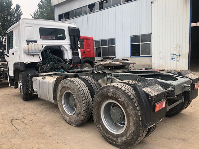 10 Wheeler 6x4 HOWO Second Hand Tractor Trucks