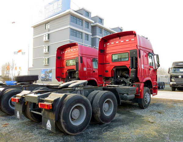 China SINOTRUK HOWO 10 Wheels 6x4 Type 371HP Left Hand Drive Tractor Truck for Africa