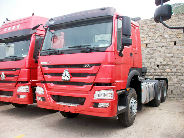 China SINOTRUK HOWO 10 Wheels 6x4 Type 371HP Left Hand Drive Tractor Truck for Africa